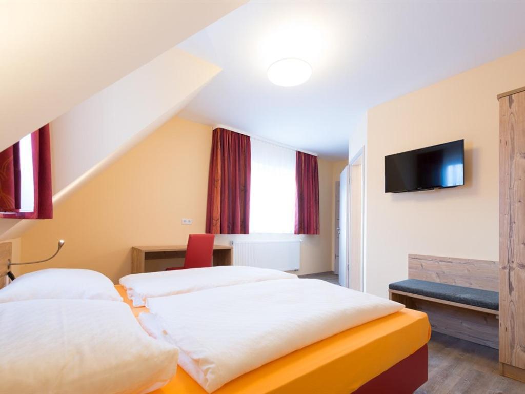 Landgasthof Schwarzes Ross Ansbach Bagian luar foto